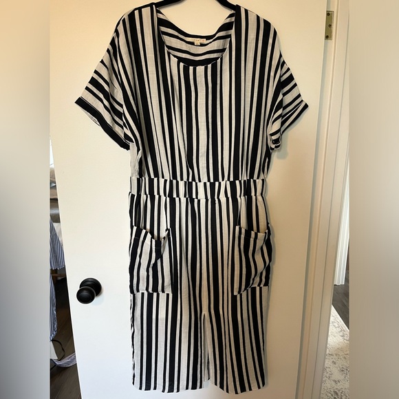 Black and White Striped Midi Dress - Picture 1 of 3